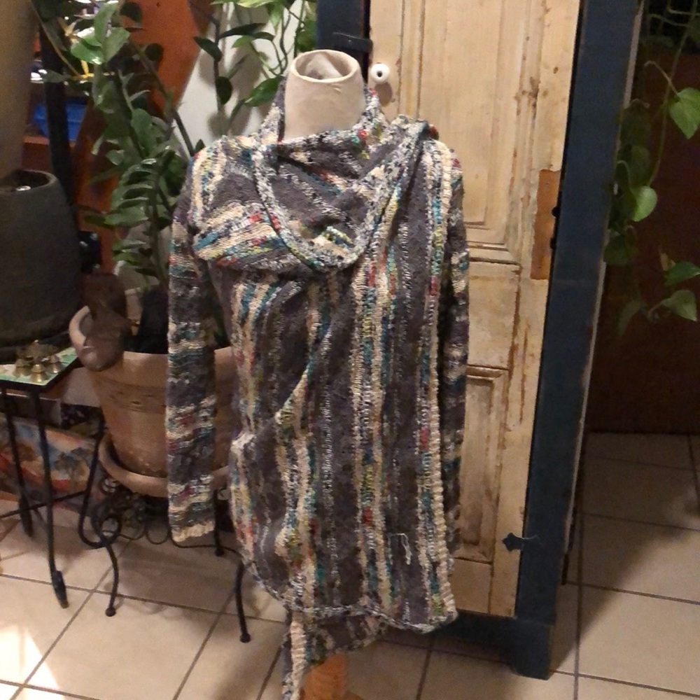 Beautiful multi-colored sweater size XS, fits S-M